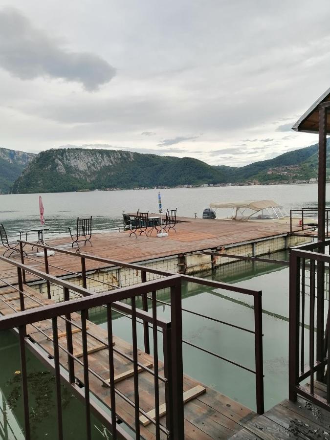 Vila Hercules ดูโบวา ภายนอก รูปภาพ