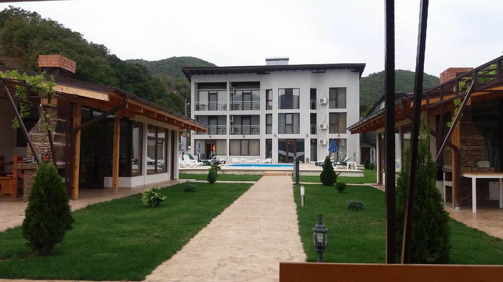 Vila Hercules ดูโบวา ภายนอก รูปภาพ