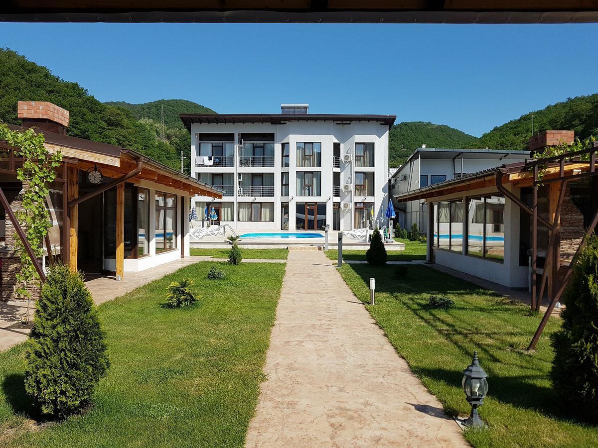 Vila Hercules ดูโบวา ภายนอก รูปภาพ